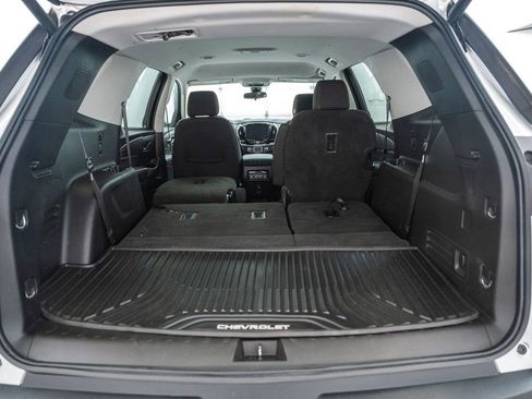 Used 2020 Chevrolet Traverse LT w/ Driver Confidence II Package AWD/4WD image 12