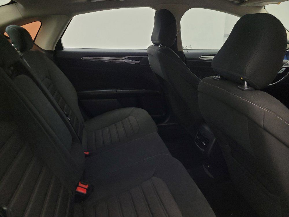 Used 2020 Ford Fusion SE FWD image 19