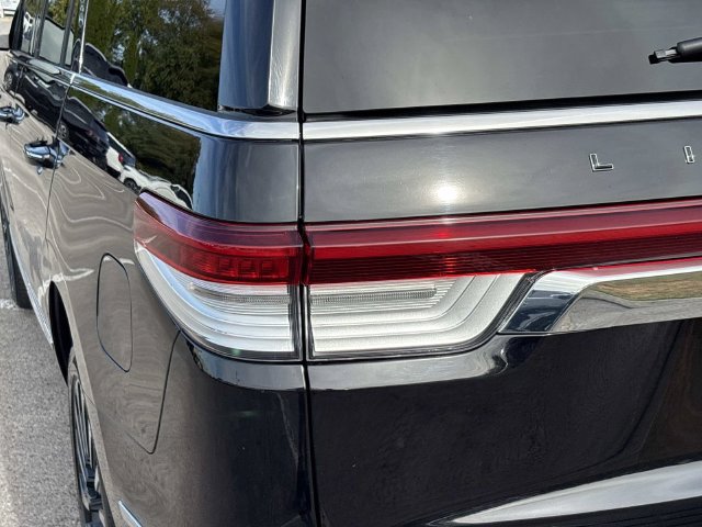 Certified 2024 Lincoln Navigator Black Label AWD/4WD image 11