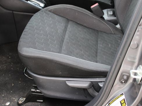 Used 2021 Nissan Kicks S image 12