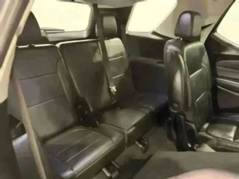 Used 2021 Chevrolet Traverse LT w/ LT Premium Package image 35