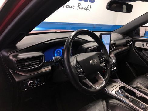 Certified 2020 Ford Explorer Platinum w/ Premium Technology Package image 13