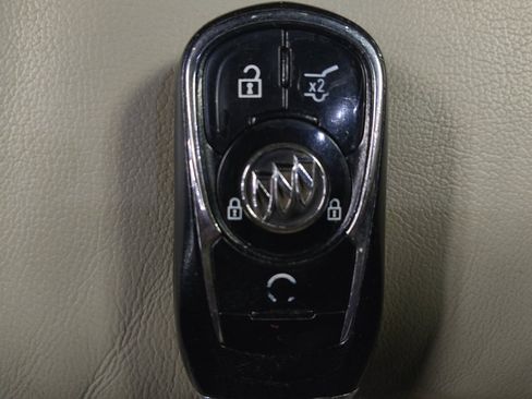 Used 2018 Buick Enclave Essence FWD image 32