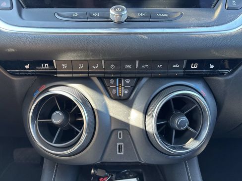 Used 2024 Chevrolet Blazer LT w/ Convenience Package FWD image 19