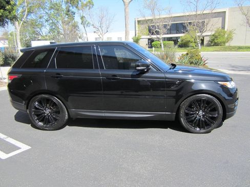 Used 2017 Land Rover Range Rover Sport HSE AWD/4WD image 4