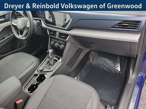 New 2024 Volkswagen Taos SE image 29