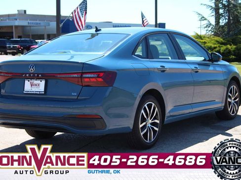 Used 2025 Volkswagen Jetta SE FWD image 10