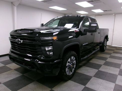 Used 2024 Chevrolet Silverado 2500 Custom w/ Custom Value Package AWD/4WD image 1