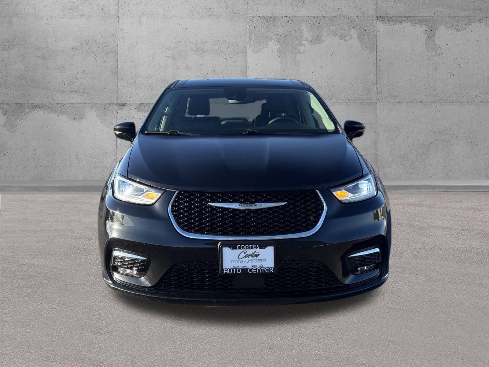 Used 2024 Chrysler Pacifica Touring-L FWD image 4