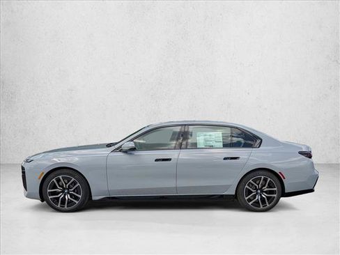 Used 2026 BMW i7 xDrive60 w/ Executive Package AWD/4WD image 5