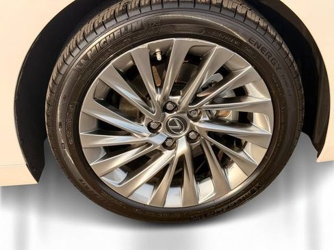 Used 2023 Lexus ES 300h w/ Accessory Package (Z1) FWD image 5