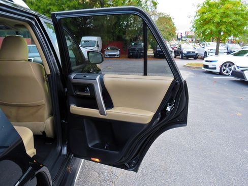 Used 2015 Toyota 4Runner SR5 image 19