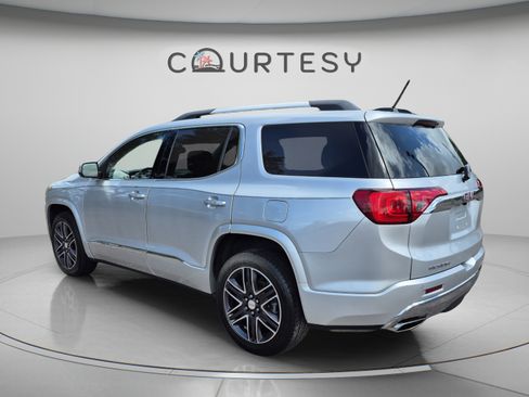 Used 2017 GMC Acadia Denali w/ Technology Package FWD image 3