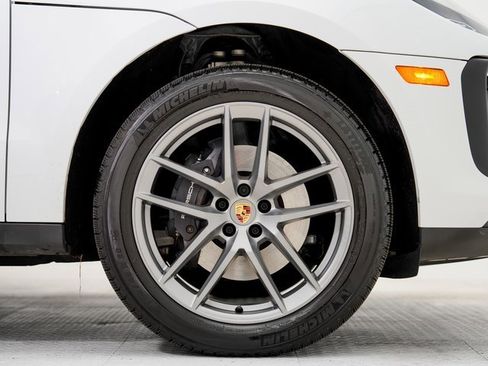 Used 2025 Porsche Macan image 30