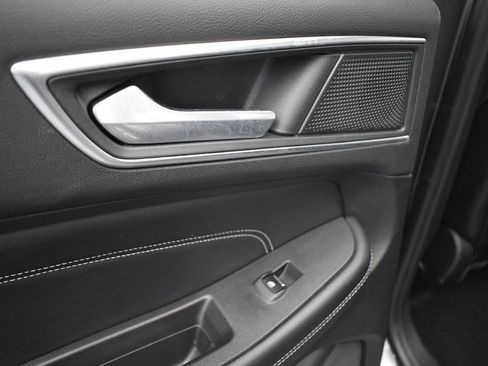 Used 2024 Ford Edge Titanium image 14