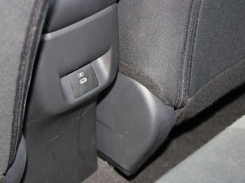 Used 2025 Nissan Versa SV image 17