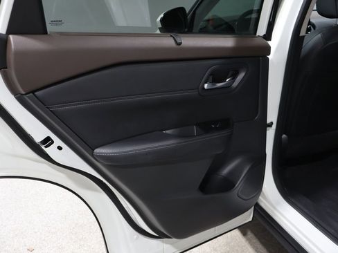 Used 2023 Nissan Rogue SV w/ SV Premium B Package image 21