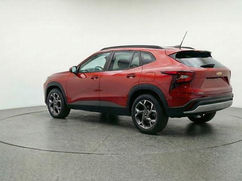 Used 2025 Chevrolet Trax LT image 5