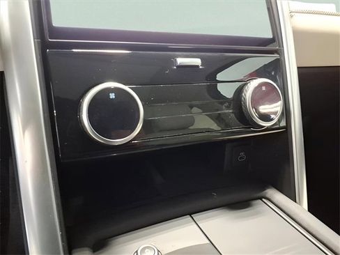 Used 2024 Land Rover Discovery S image 12