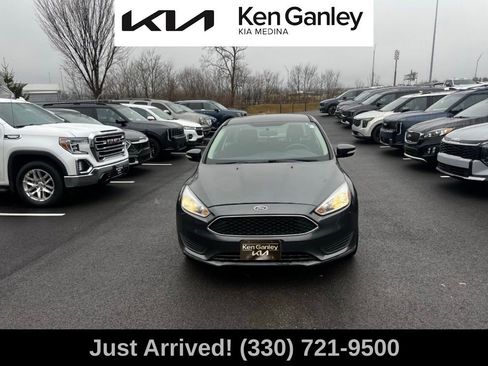 Used 2016 Ford Focus SE image 2