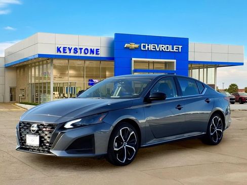 Used 2024 Nissan Altima 2.5 SR FWD image 3
