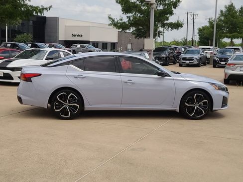 Certified 2024 Nissan Altima 2.5 SR w/ SR Premium Package FWD image 4