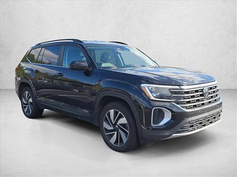 Used 2024 Volkswagen Atlas SE image 3