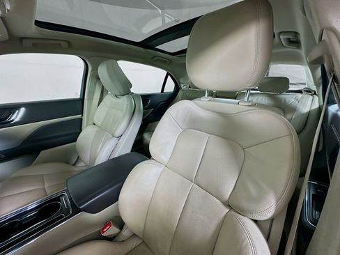 Used 2020 Lincoln Continental AWD w/ Premium Package image 21