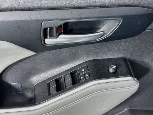 Used 2023 Toyota Highlander XLE FWD image 17