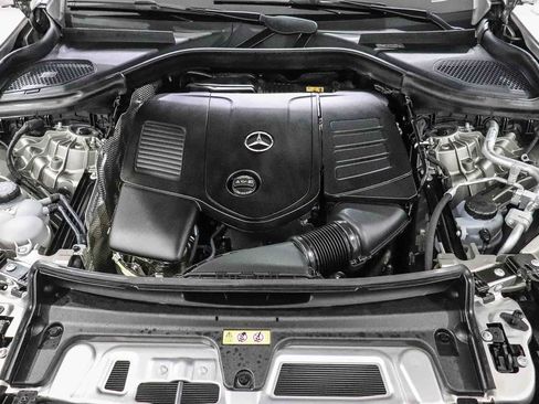 Used 2024 Mercedes-Benz GLC 300 image 28