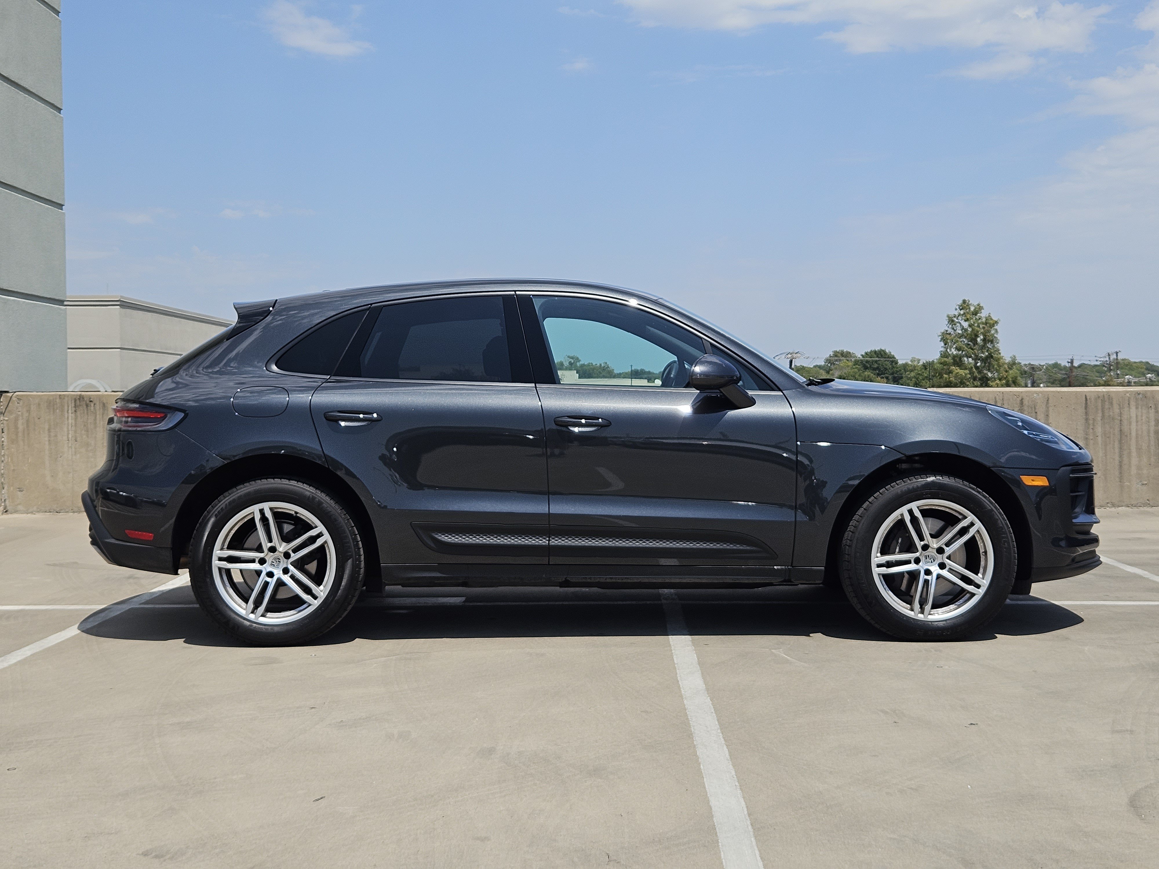 Certified 2026 Porsche Macan AWD/4WD image 9