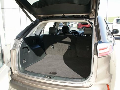 Used 2019 Ford Edge Titanium image 29