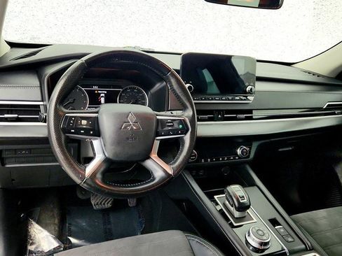Used 2023 Mitsubishi Outlander SE AWD/4WD image 12