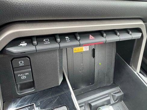 Used 2024 Toyota Tundra Limited image 16