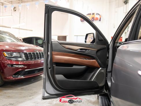Used 2018 Cadillac Escalade ESV Premium Luxury image 43