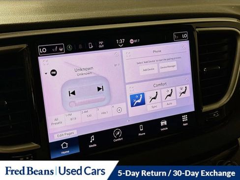 Used 2023 Chrysler Pacifica Touring-L FWD image 20