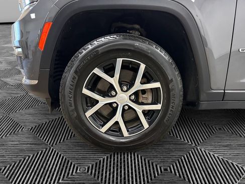 Used 2024 Jeep Grand Cherokee L Limited AWD/4WD image 14
