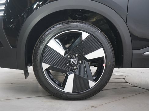 Used 2025 Nissan Kicks SR w/ SR Premium Package AWD/4WD image 28