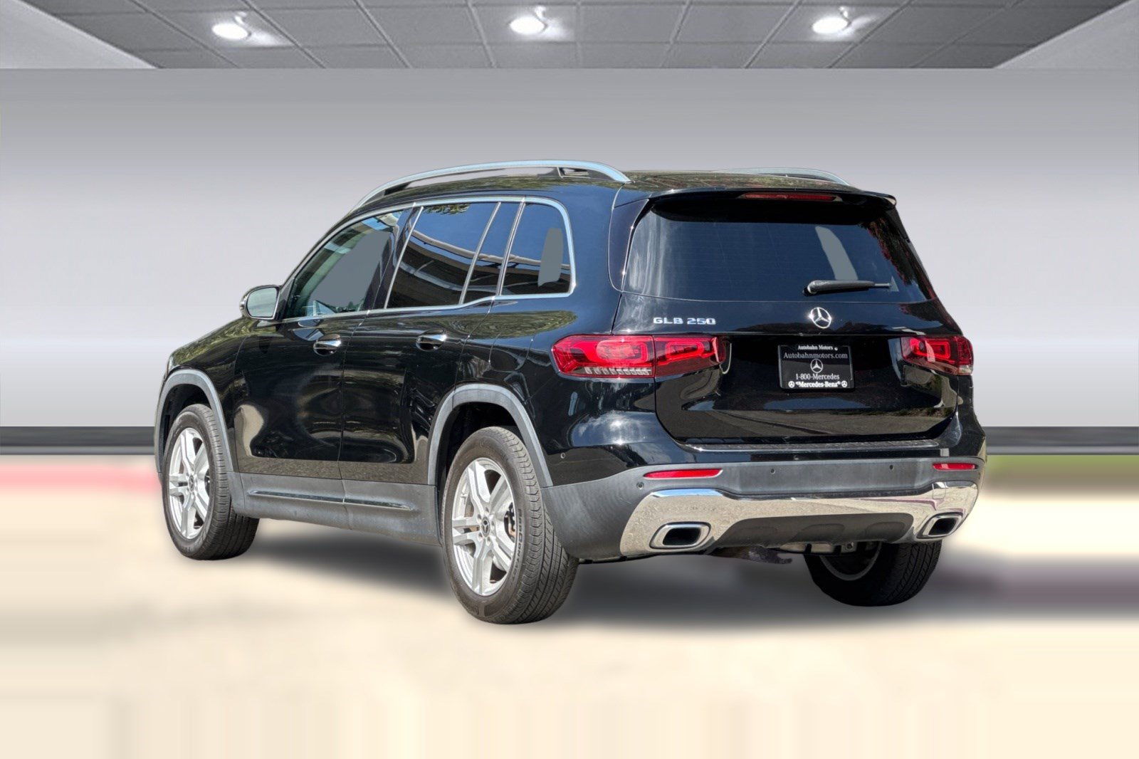 Used 2023 Mercedes-Benz GLB 250 image 3