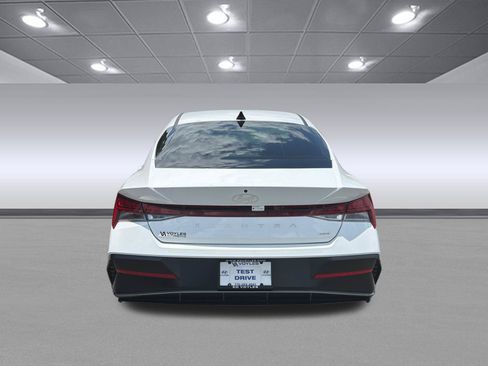 Used 2025 Hyundai Elantra Limited w/ Cargo Package FWD image 8