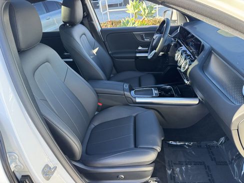 Used 2025 Mercedes-Benz GLA 250 image 6