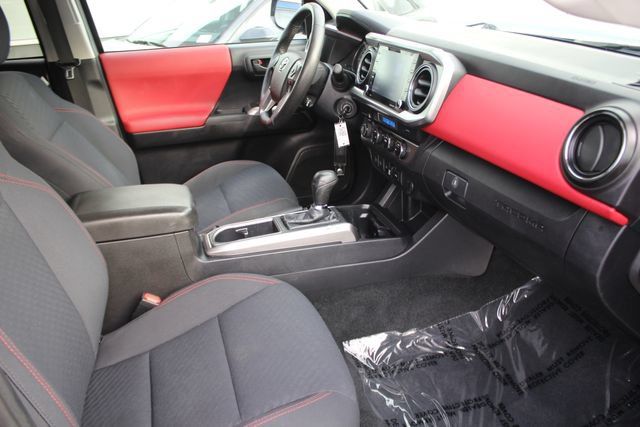 Used 2021 Toyota Tacoma SR5 AWD/4WD image 31
