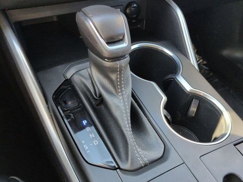 Used 2023 Toyota Highlander XLE image 23