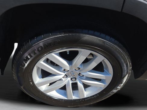 Used 2015 Toyota Highlander LE image 32