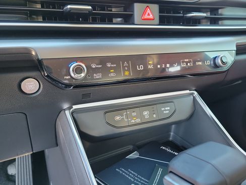 New 2027 Kia Carnival SX w/ Dark Edition Package FWD image 18