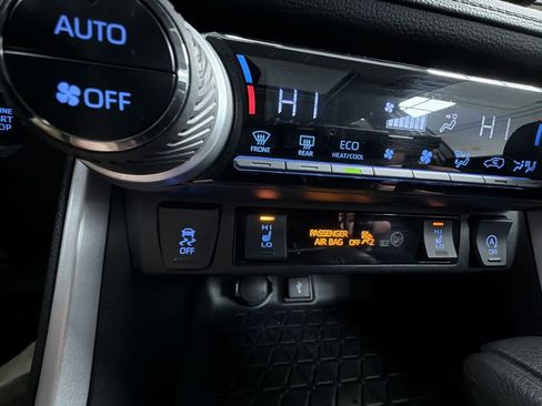 Used 2021 Toyota RAV4 XLE image 23