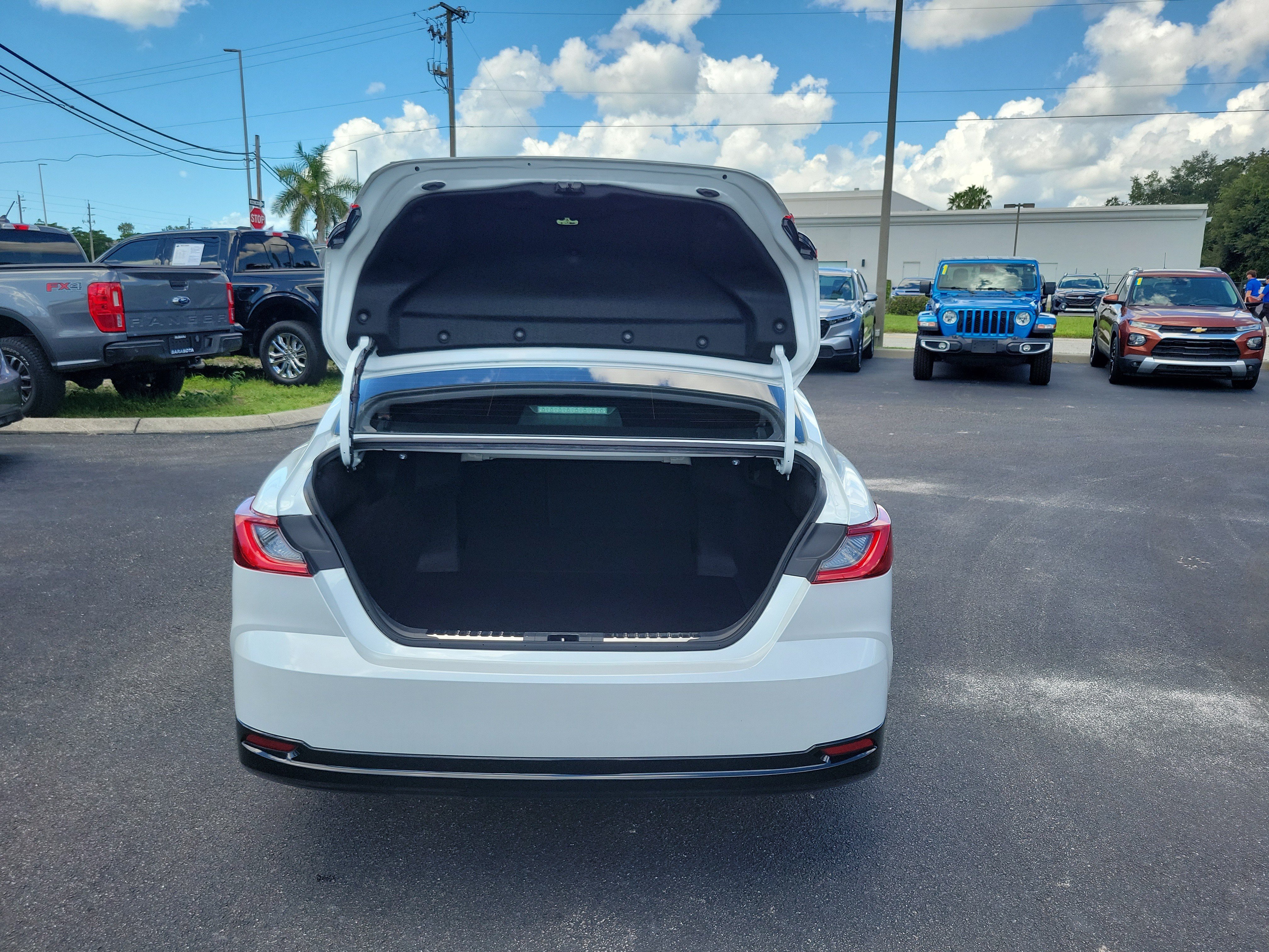Used 2025 Toyota Camry XLE FWD image 10