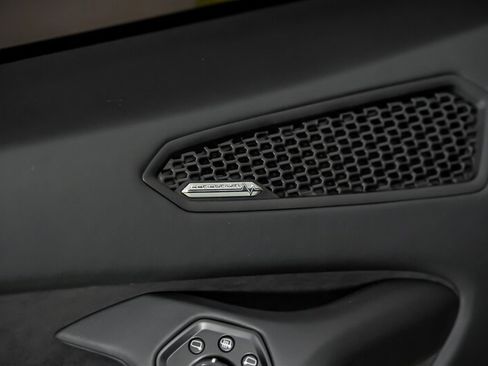 Used 2022 Lamborghini Huracan EVO RWD image 20