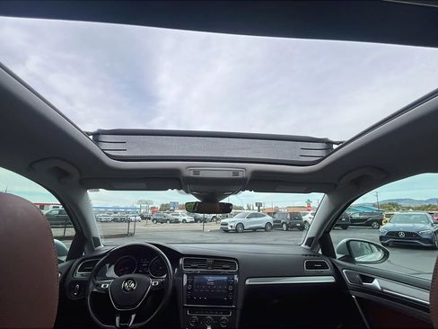 Used 2018 Volkswagen Golf Alltrack SEL image 13