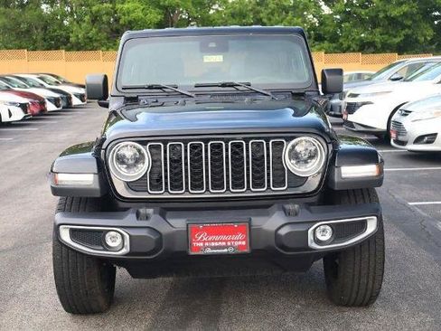 Used 2025 Jeep Wrangler Unlimited Sahara w/ Safety Group AWD/4WD image 4